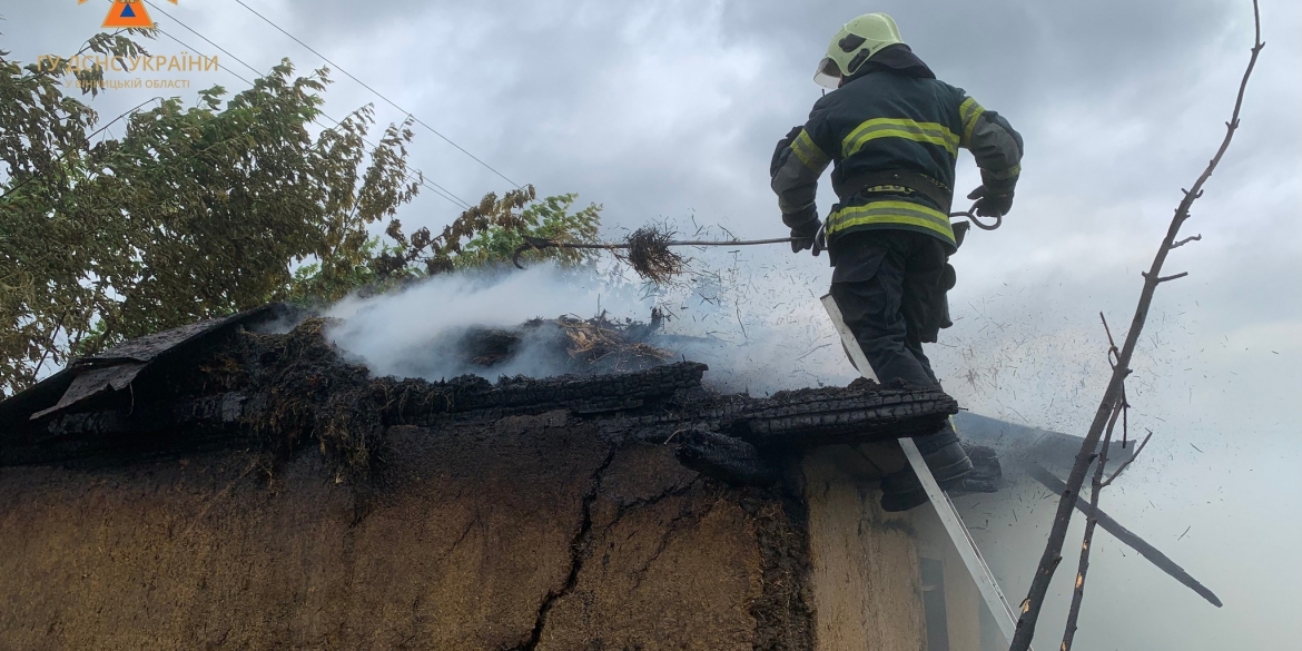 У Гайсинському районі горів будинок та господарча будівля