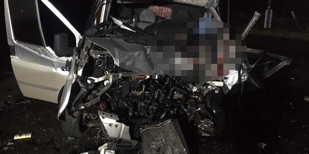 Жахлива аварія у Гайсинському районі: двоє людей загинули, троє травмувались
