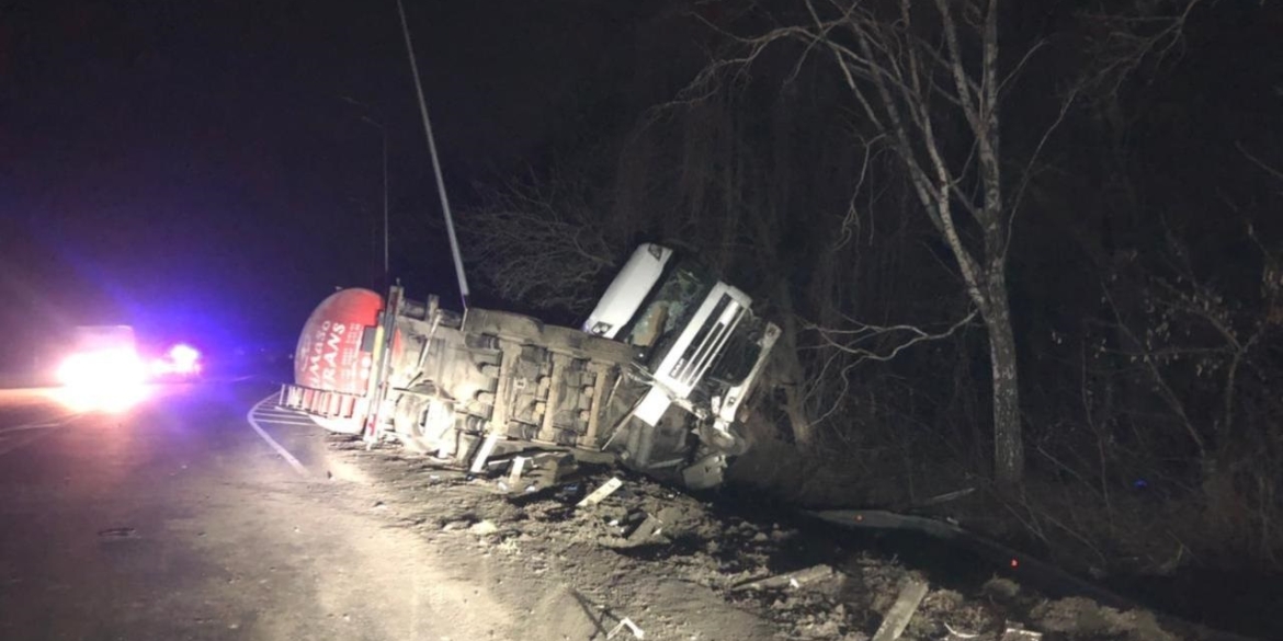 У Гайсинському районі вантажівка злетіла в кювет: водій загинув на місці