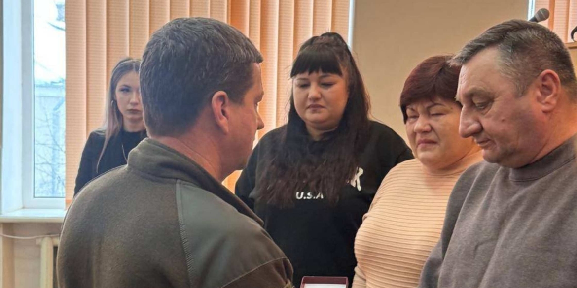 У Гайсині батьки загиблого Героя отримали його посмертну нагороду
