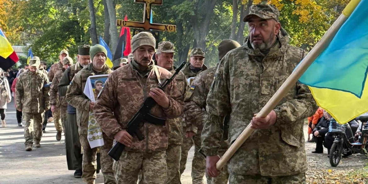 У Гайсині проводжали в останню путь воїна, доля якого була невідома понад два роки