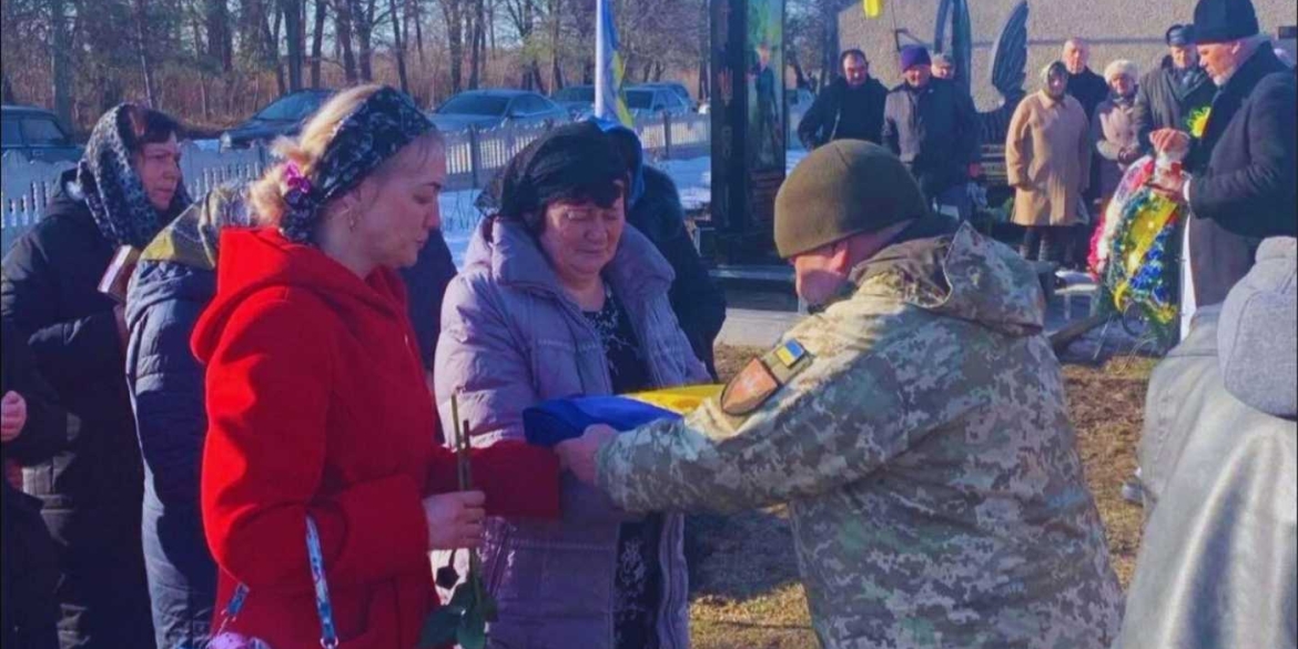 У Гайсинській громаді поховали захисника, який трагічно загинув у ДТП