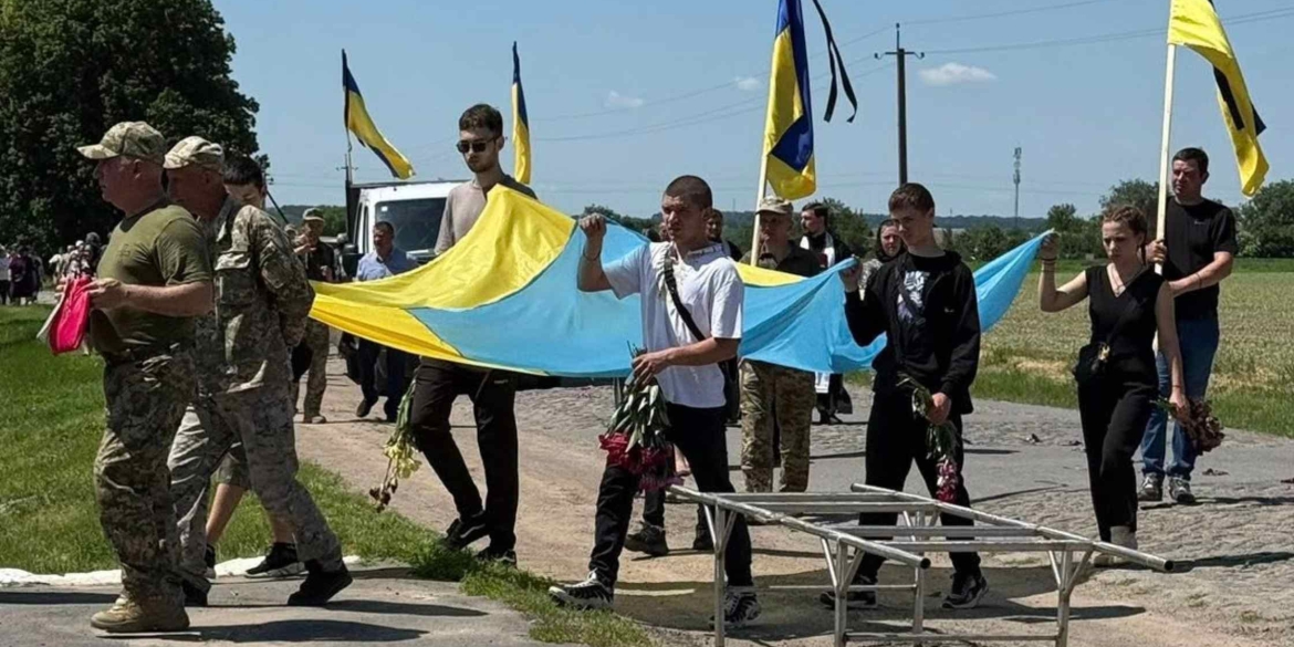 У Гайсинському районі прощались із Героєм-захисником