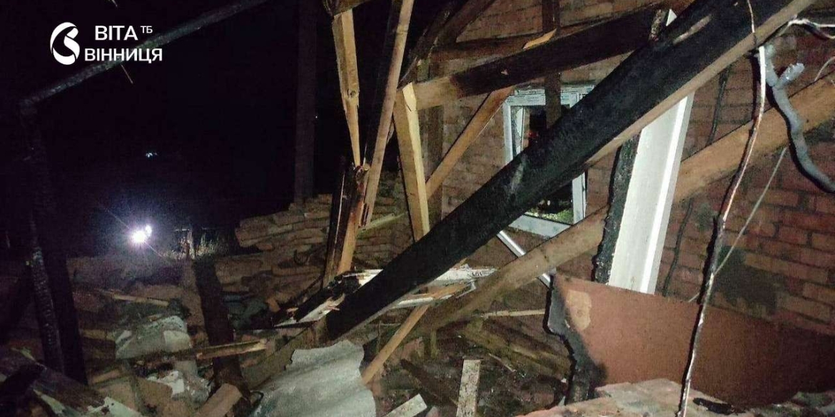 У громаді на Вінниччині через атаку окупантів загорілася господарча будівля