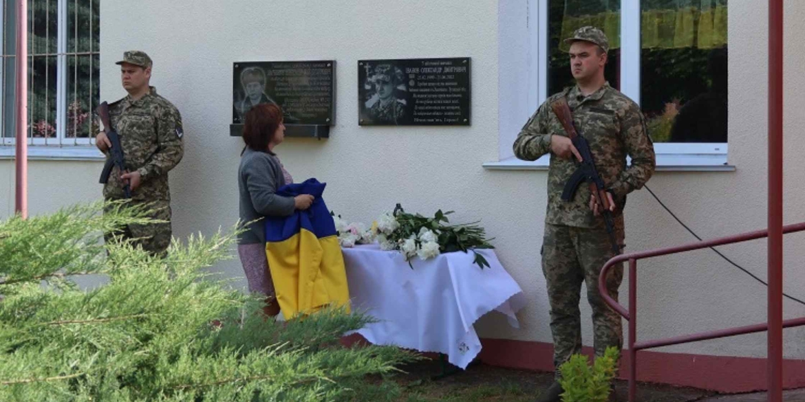У Калинівській громаді урочисто відкрили дошку загиблому Герою
