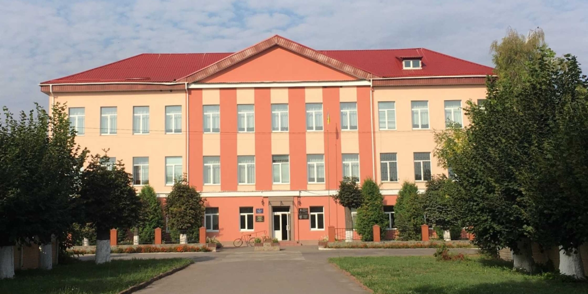 У Калинівському ліцеї №3 завершили ремонт спортзалу