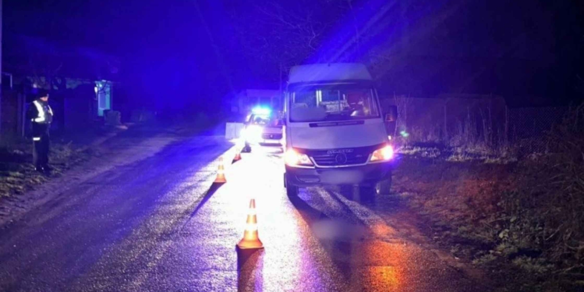 У Калинівці водій збив 64-річного пішохода, який рухався узбіччям дороги