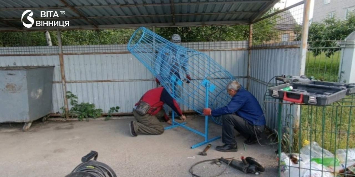 У Калинівці встановили креативну урну для сортування ПЕТ-пляшок
