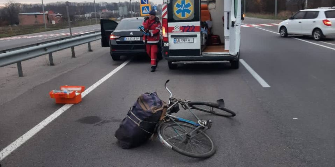 У Хмільницькому районі 81-річний велосипедист потрапив під колеса Skoda