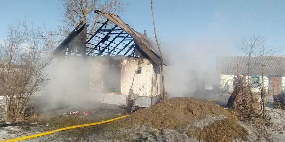 У Хмільницькому районі через недопалок загорівся приватний будинок