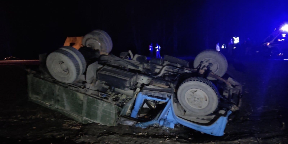 У Хмільницькому районі смертельна ДТП: легковик зіткнувся з вантажівкою
