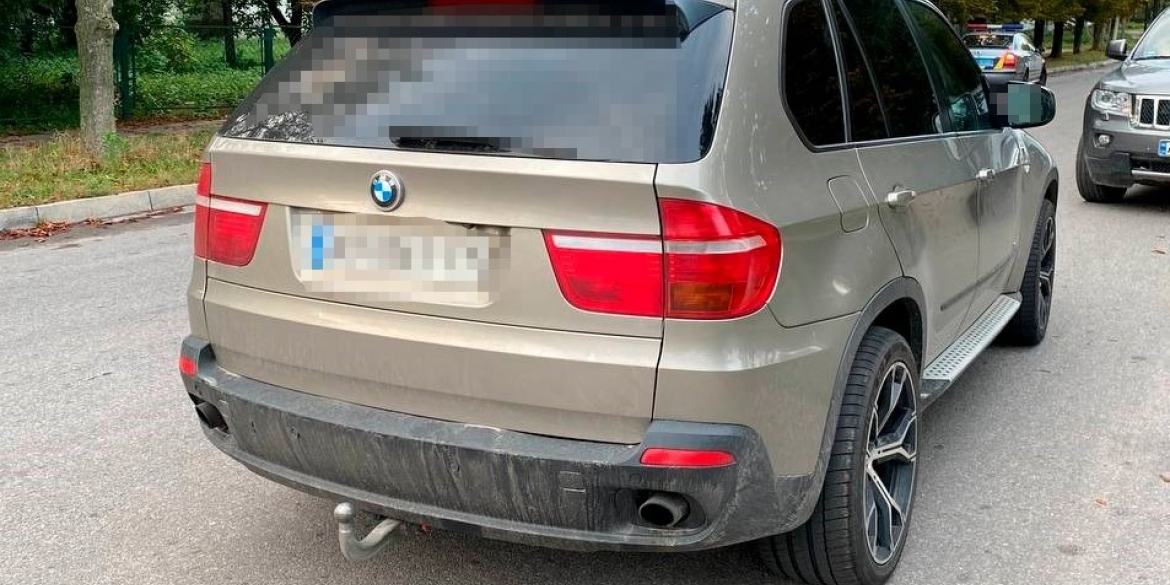 У Хмільнику водій автомобіля BMW збив пенсіонерку