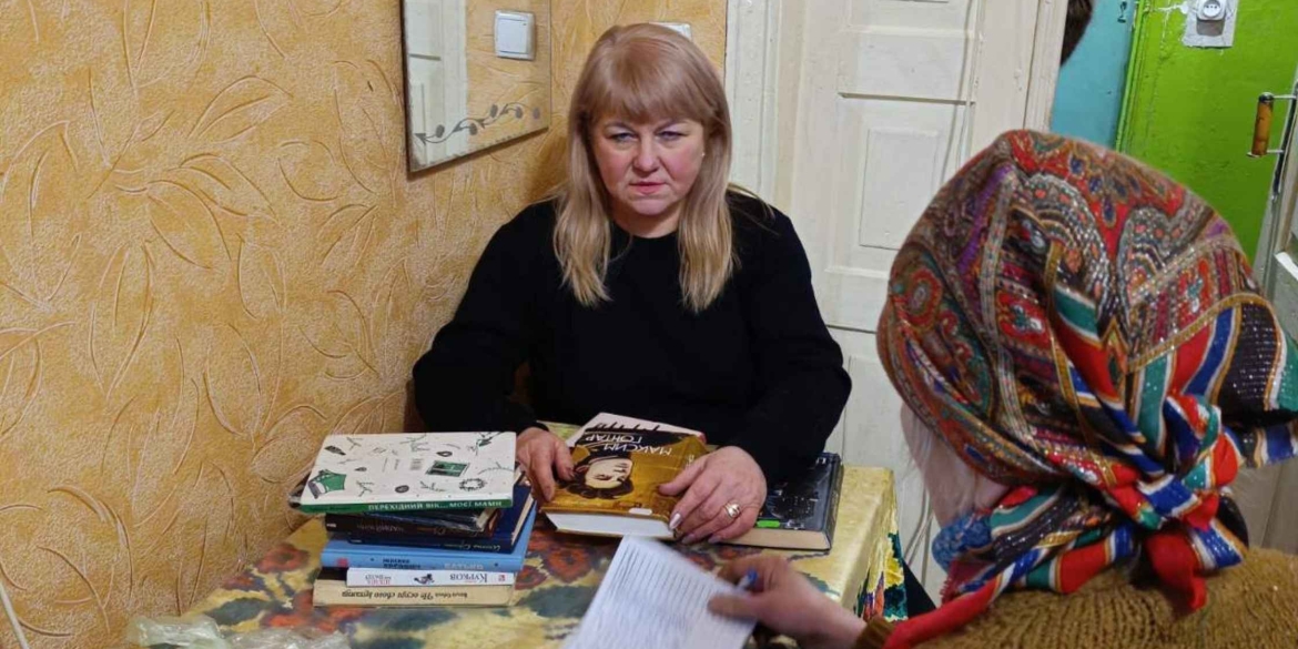 У Хмільнику бібліотекарі самі приносять книжки додому читачам