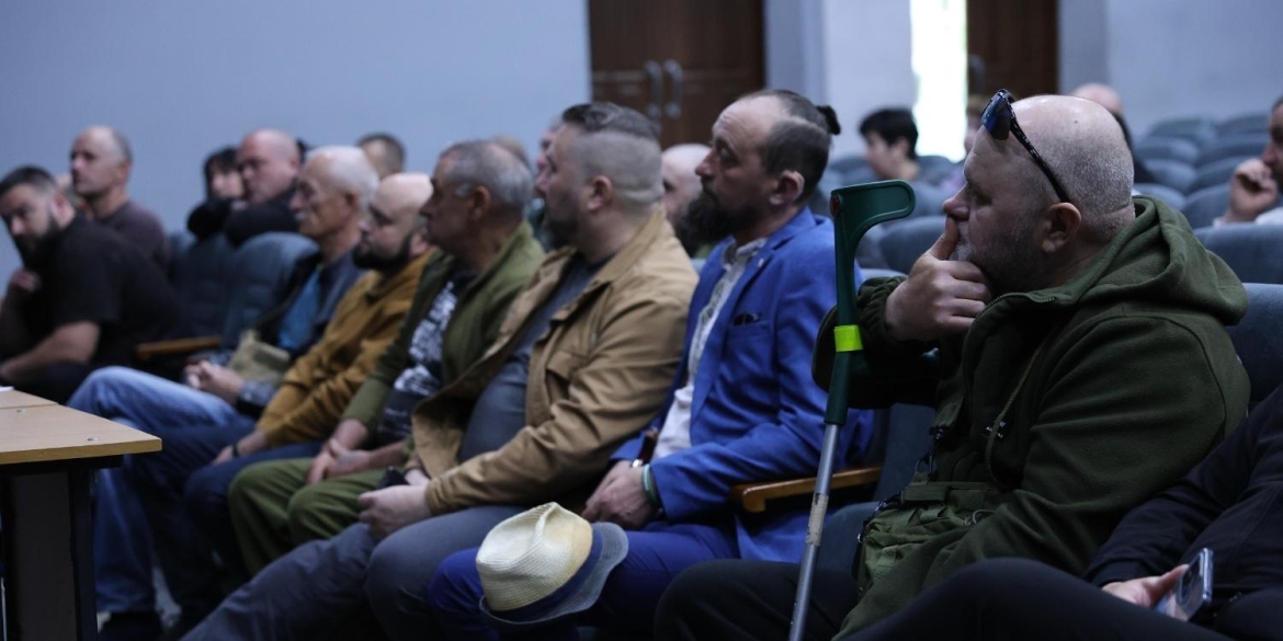 У Хмільницькому районі обговорили заходи підтримки ветеранів та допомогу родинам зниклих безвісти