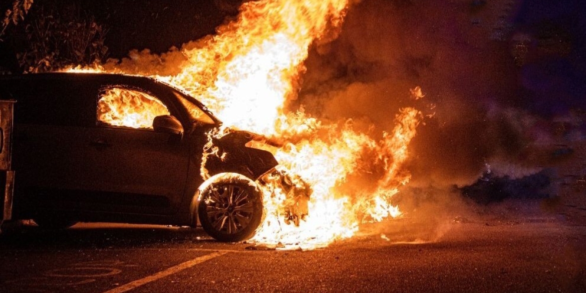 У Козятинській громаді загорівся автомобіль - постраждав чоловік