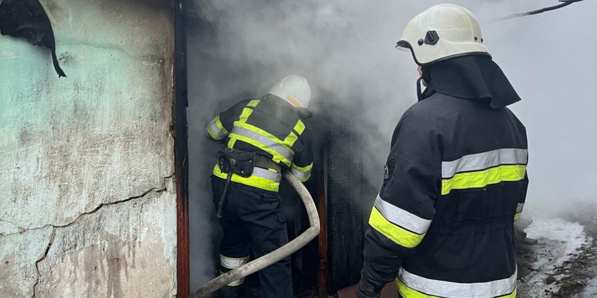 У Крижополі рятувальники загасили пожежу - горіла господарча будівля