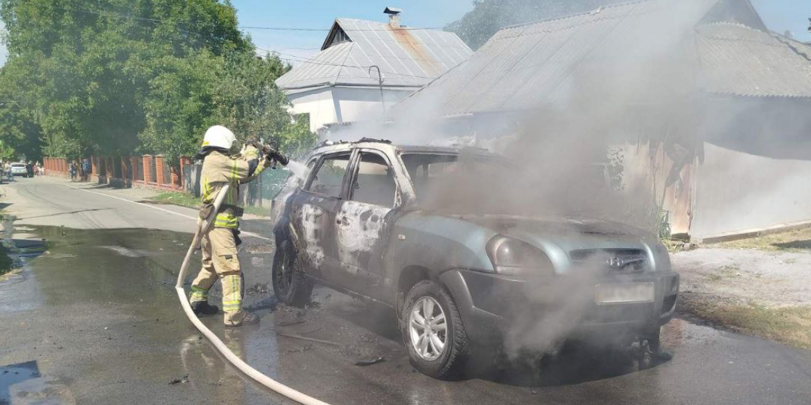 У Крижополі згорів автомобіль, водій отримав опіки