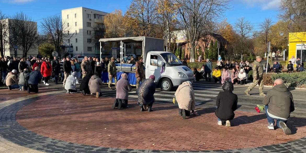 У Ладижині прощались із командиром відділення зенітно-ракетного взводу