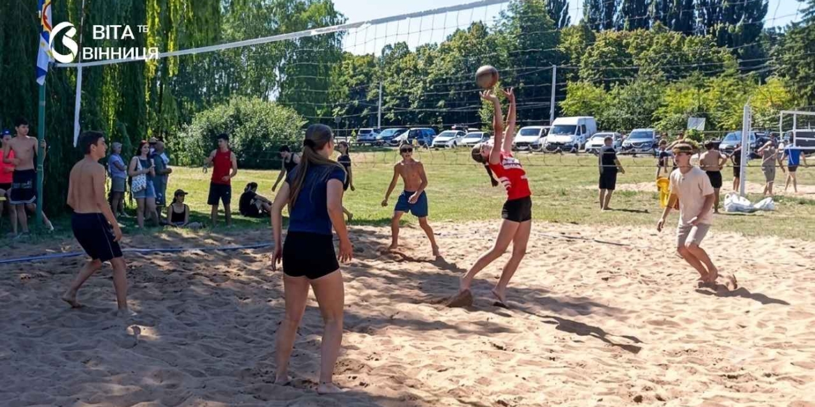 У Ладижині відбувся чемпіонат громади з паркового волейболу