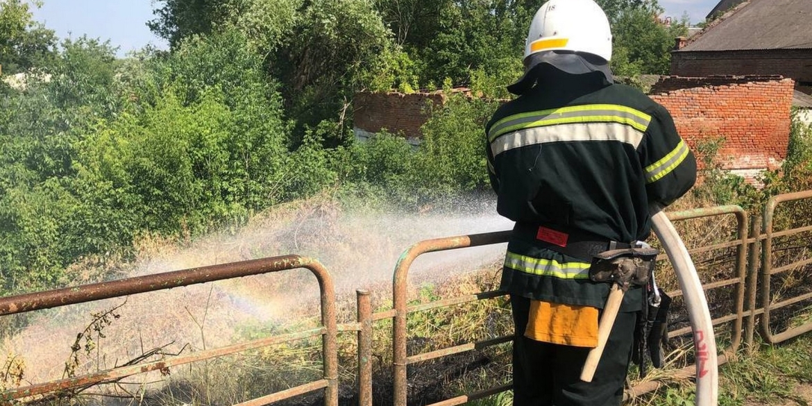 У Липовецькій громаді через займання сухої трави постраждав чоловік