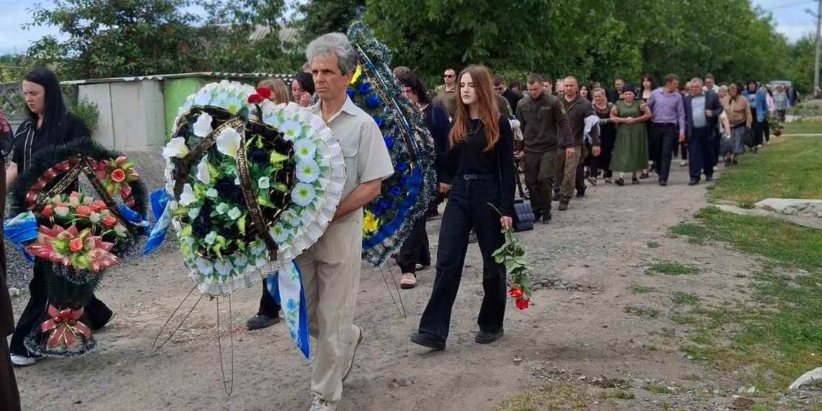 У Літині прощались з 39-річним солдатом аеромобільного батальйону