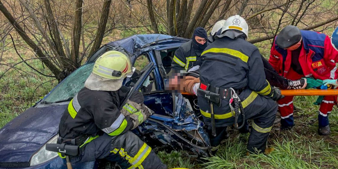 У Літинській громаді деблокували водійку з понівеченого автомобіля