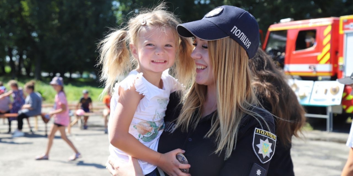 У Малих Крушлинцях поліцейські розповіли діткам секрети своєї професії
