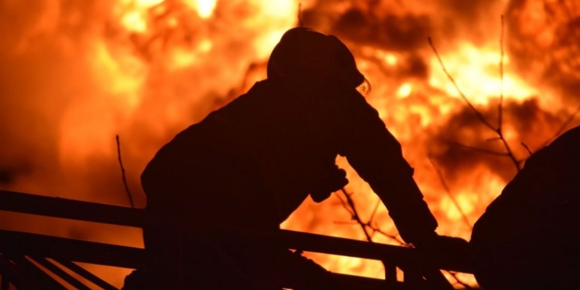 У місті Бар з палаючого будинку врятували 44-річного чоловіка