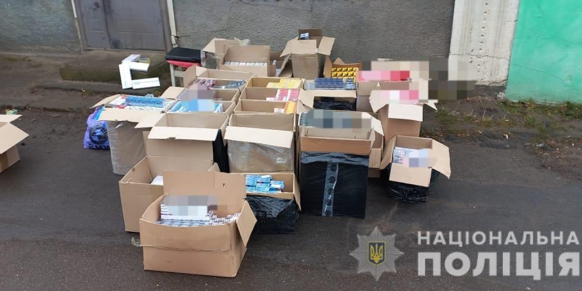 У Могилеві-Подільському виявили майже 12 тисяч пачок підпільних цигарок