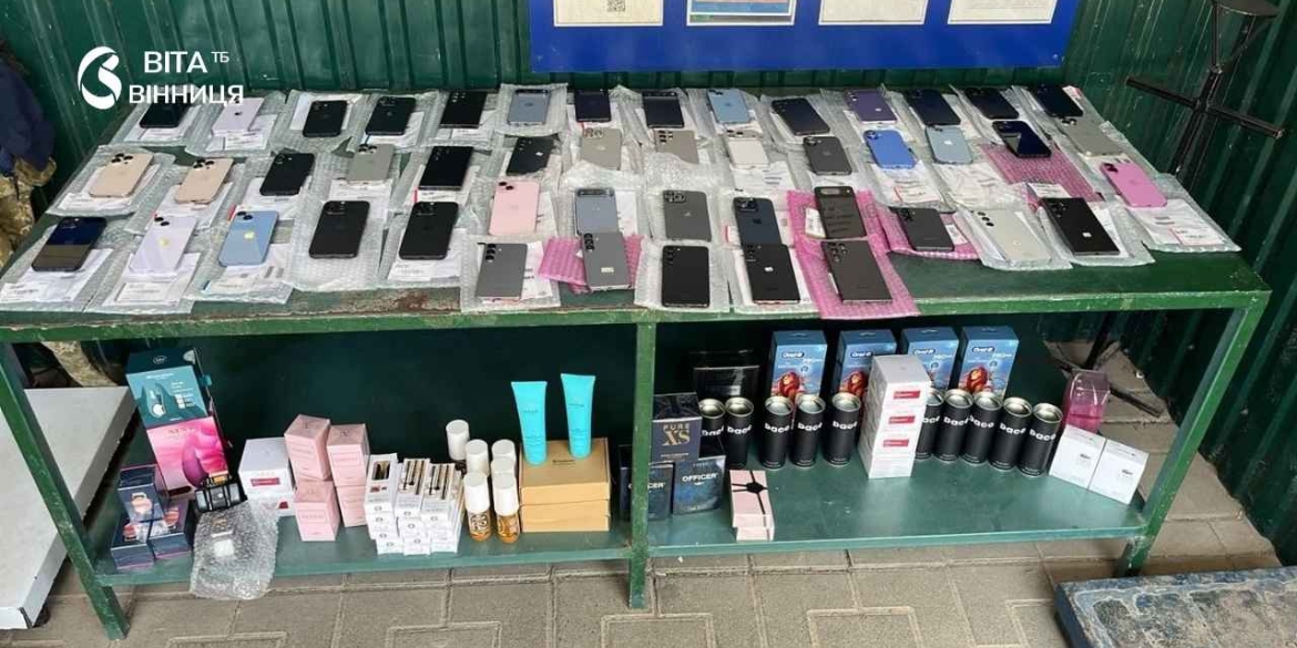 У Могилеві-Подільському дівчина намагалася провезти через кордон 47 смартфонів і косметику