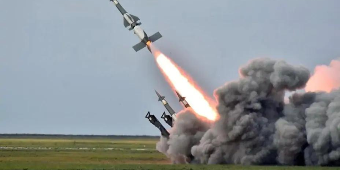 У небі над Україною багато ракет - на Вінниччині чути вибухи
