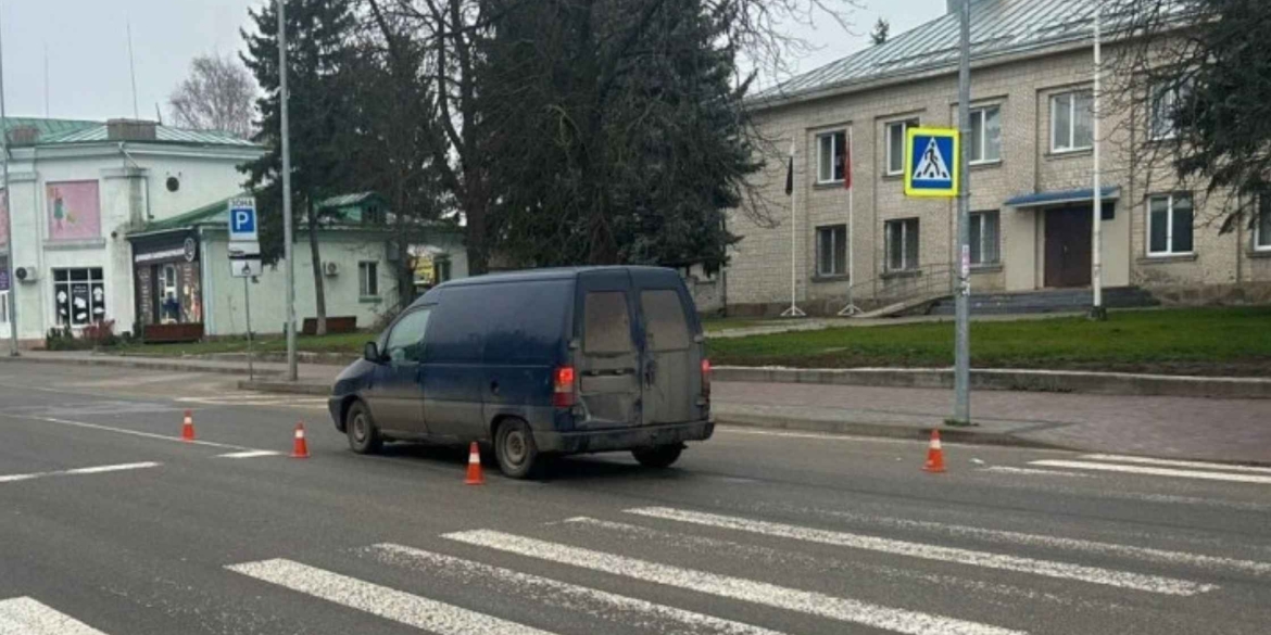 У Немирові водій збив чоловіка з жінкою на пішохідному переході