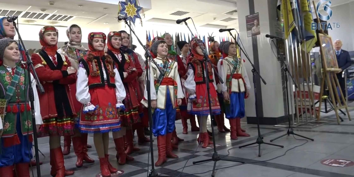 У переддень Різдва народний ансамбль танцю Барвінок привітав вінничан