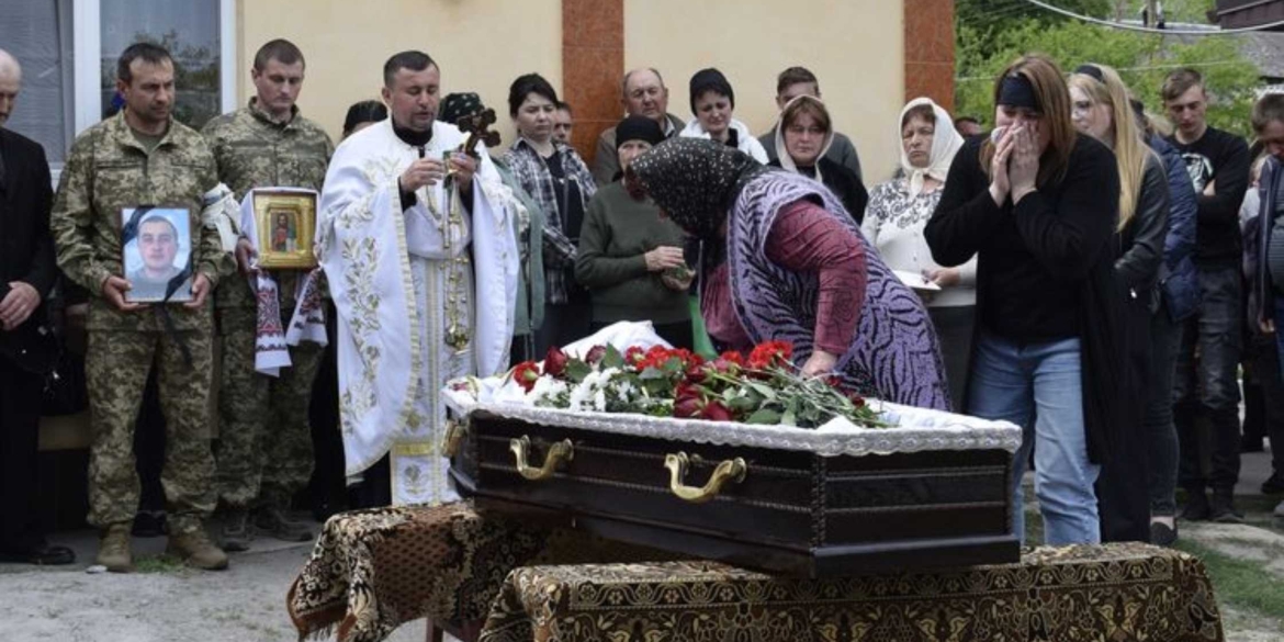 У Погребищі попрощалися з вірним військовій присязі захисником