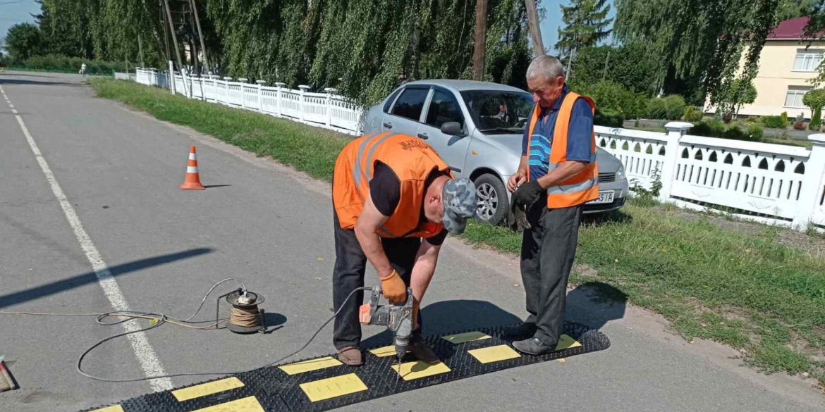 У Радівці встановили чотири «лежачих поліцейських»