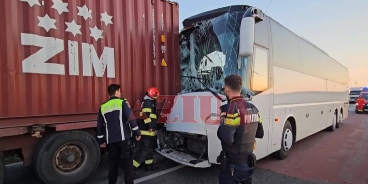 У Румунії автобус з українцями зіткнувся з вантажівкою серед постраждалих — діти