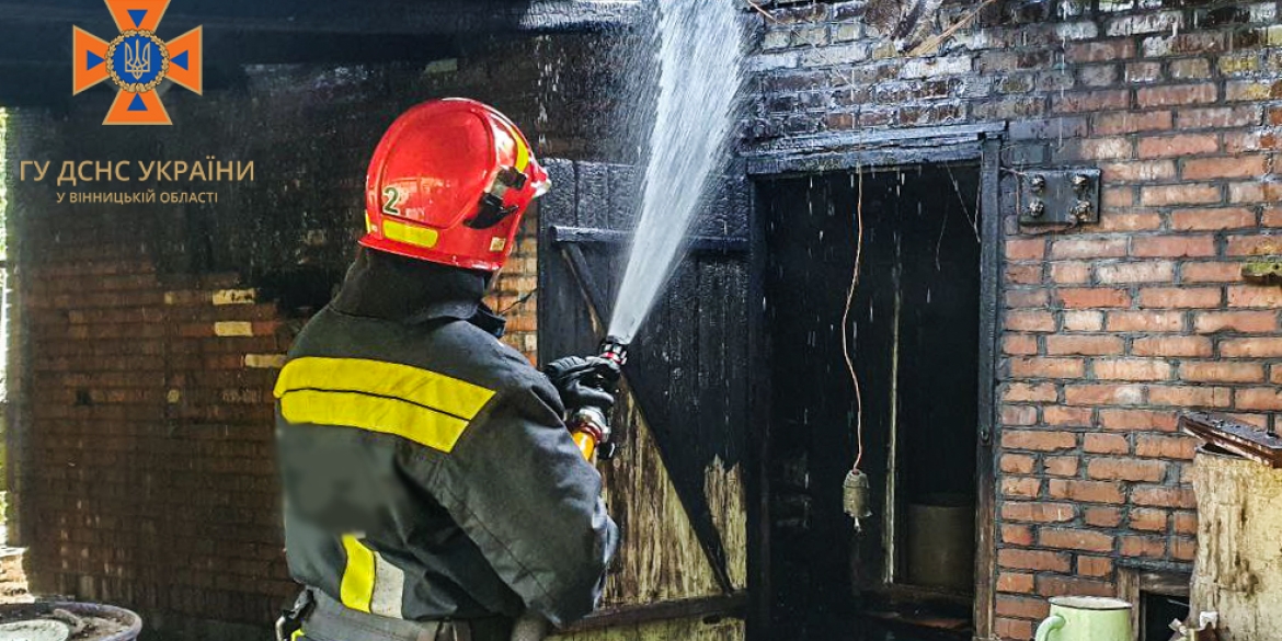 У Стрижавці під час пожежі в господарчій будівлі постраждав пенсіонер