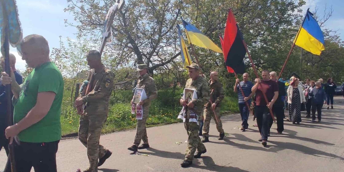 У Теплицькій громаді прощались із 55-річним Героєм-оборонцем