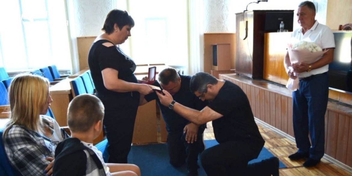У Томашпілі родині вручили орден загиблого воїна-захисника