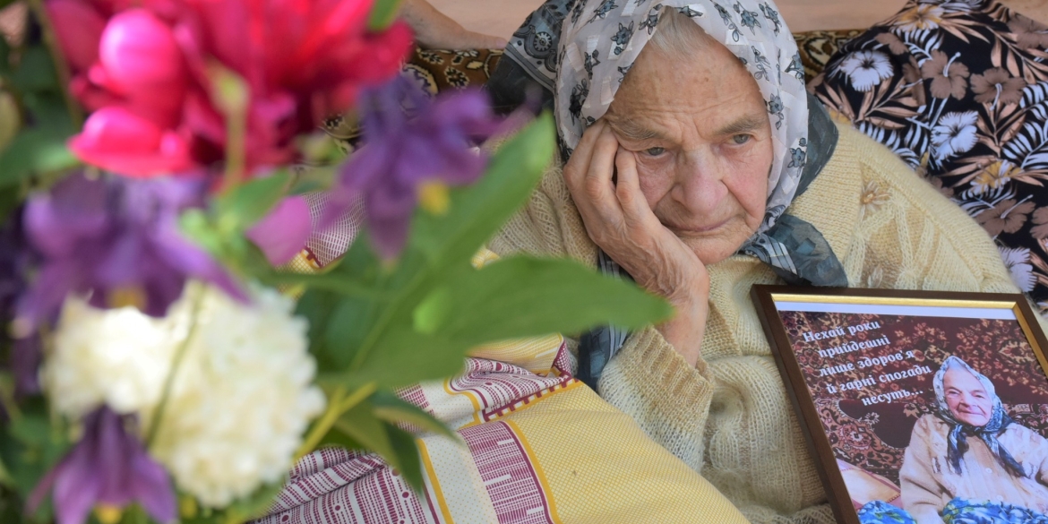 У Тростянці привітали 100-річну ювілярку, яка й досі радіє життю