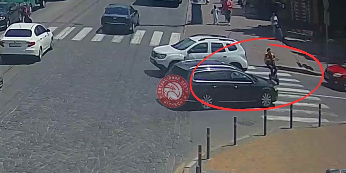 У центрі Вінниці автомобіль зіткнувся з електросамокатом