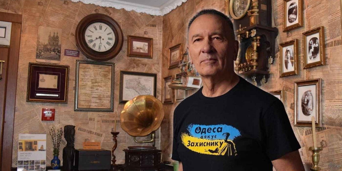 У центрі Вінниці народний артист влаштував імпровізований концерт для поранених героїв