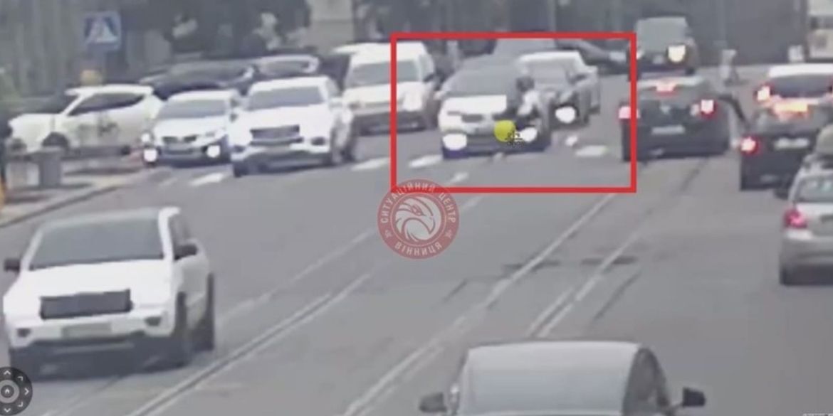 У центрі Вінниці жінка потрапила під колеса позашляховика