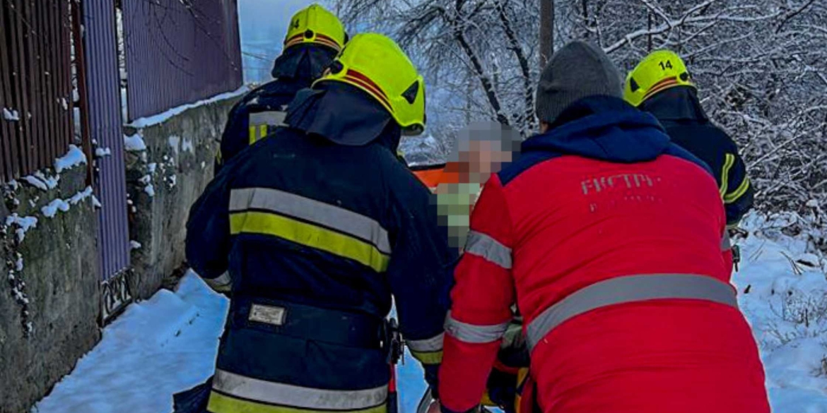 У Тульчині медики не могли дістатися до хворого через негоду – викликали рятувальників