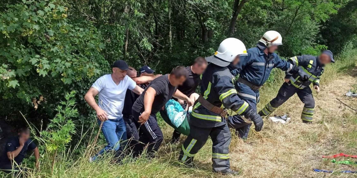 У Тульчинському районі розбився кросовер - два пасажири авто загинули