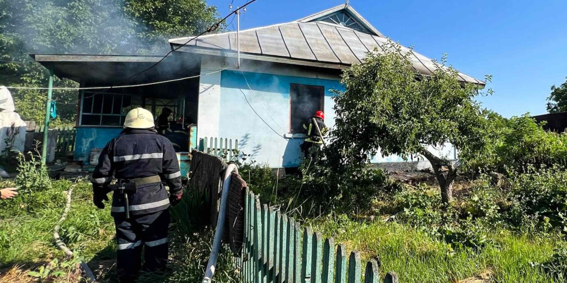 У Тульчинському районі загорівся приватний будинок