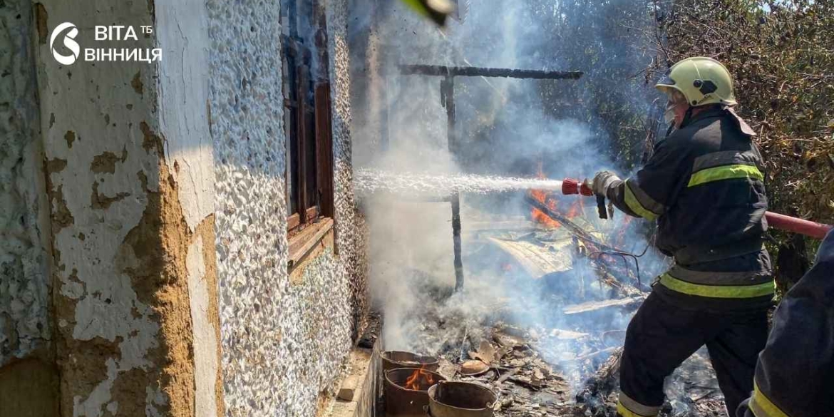У Турбівській громаді пожежники не дали вогню поширитися на дачах
