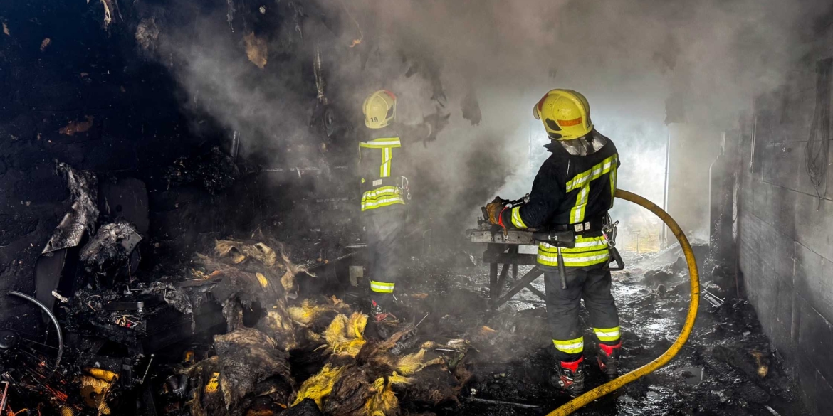 У Турбові вогонь з палаючого гаража ледь не перекинувся на будівлю поруч