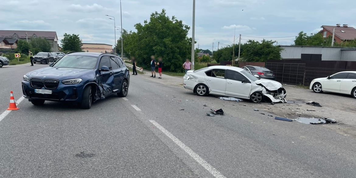 У Вінниці 17-річний водій за кермом легковика врізався у кросовер