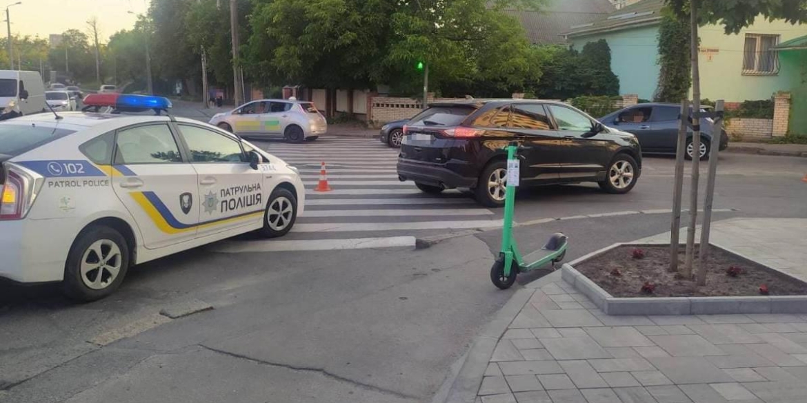 У Вінниці авто таранило електросамокат на нерегульованому перехресті